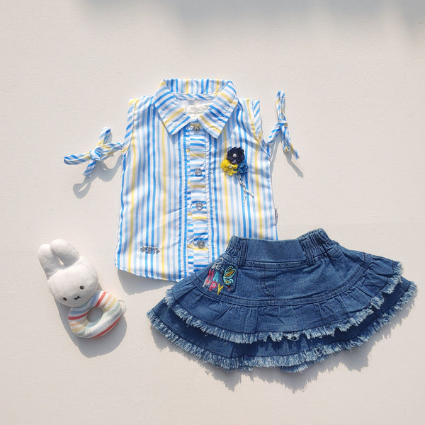 SLEEVES PAIRED WITH A FRILLY DENIM SKIRT